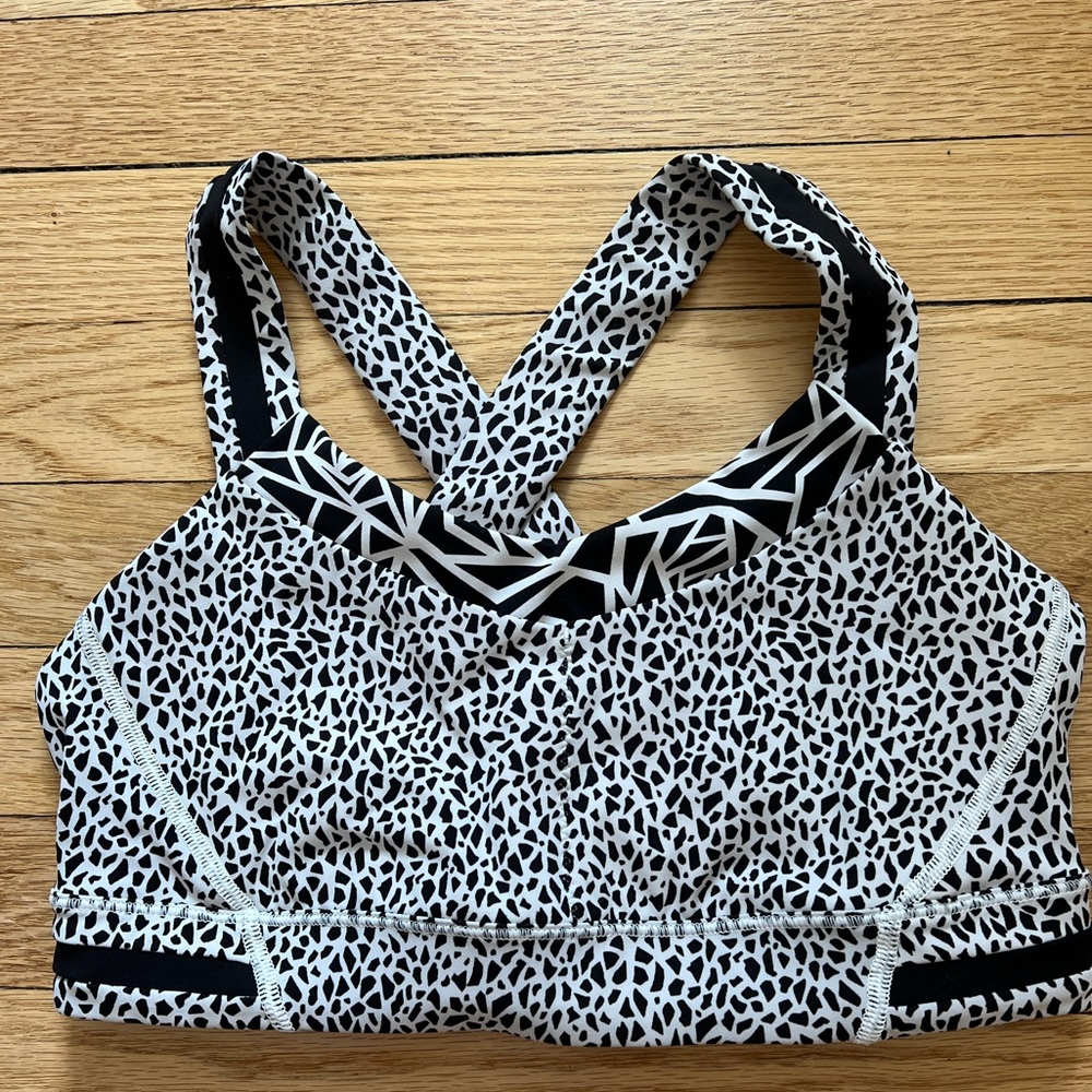 Lululemon black & white sports bra